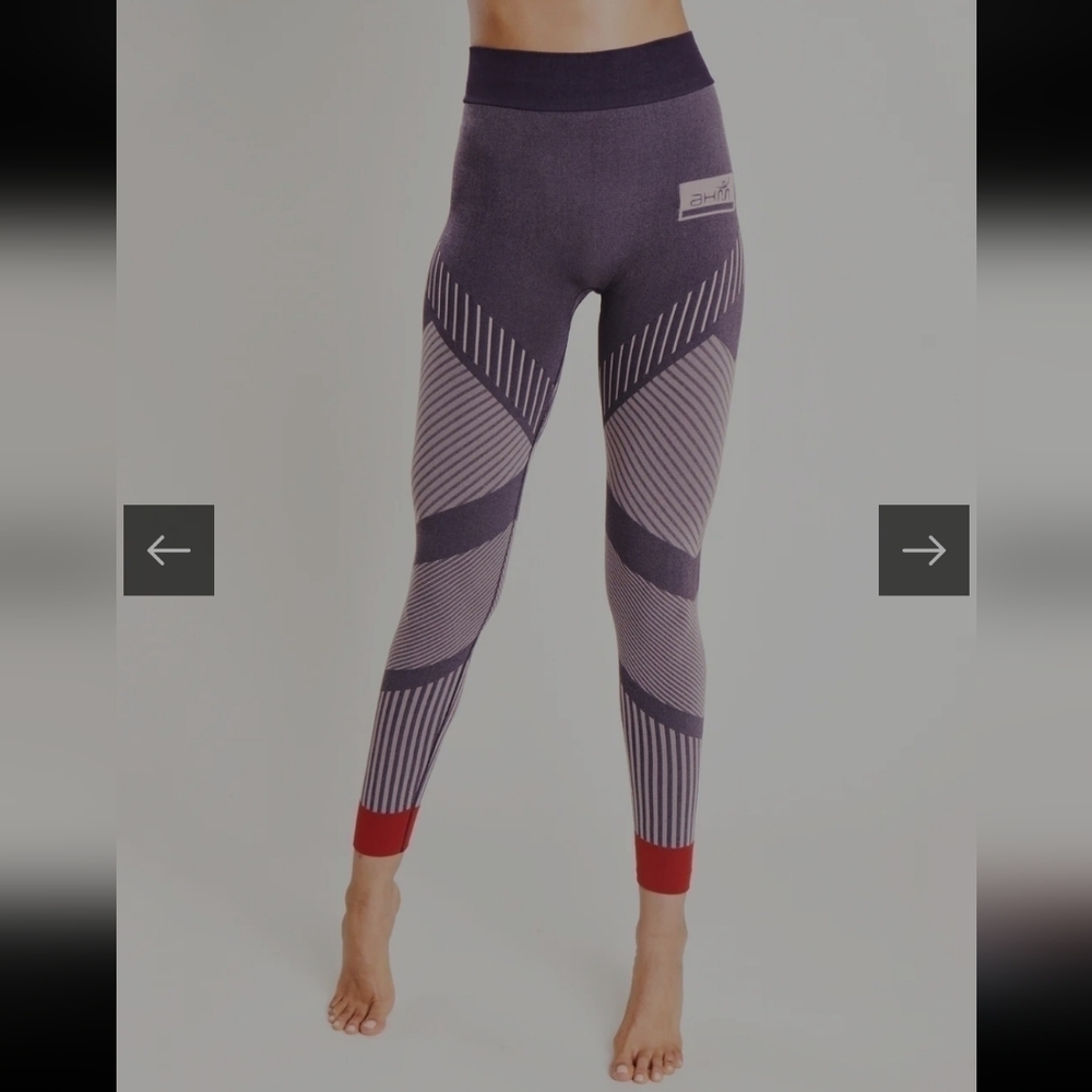 Awakened Heart & Mind AHM High Waist Flow Legging. Color Heather Navy. Size Smal